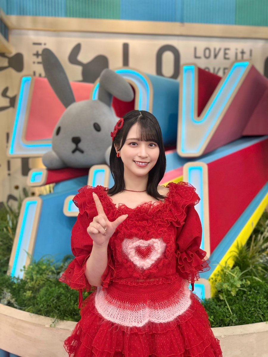 caster_tbs's tweet photo. 『#ラヴィット』ありがとうございました❣️
生出演後のオフショットをお届け🐰🦑

ご覧になってない方もまだ間に合います💨
#日曜劇場『#キャスター』は
TVer・U-NEXTで配信中！

"おかわりキュン🫰"しちゃってください🤭
『#恋するキャスター』は
U-NEXTで独占配信中です！

どちらもぜひご覧ください💓
🗞️ 第2話 4/20(日)よる𝟿時