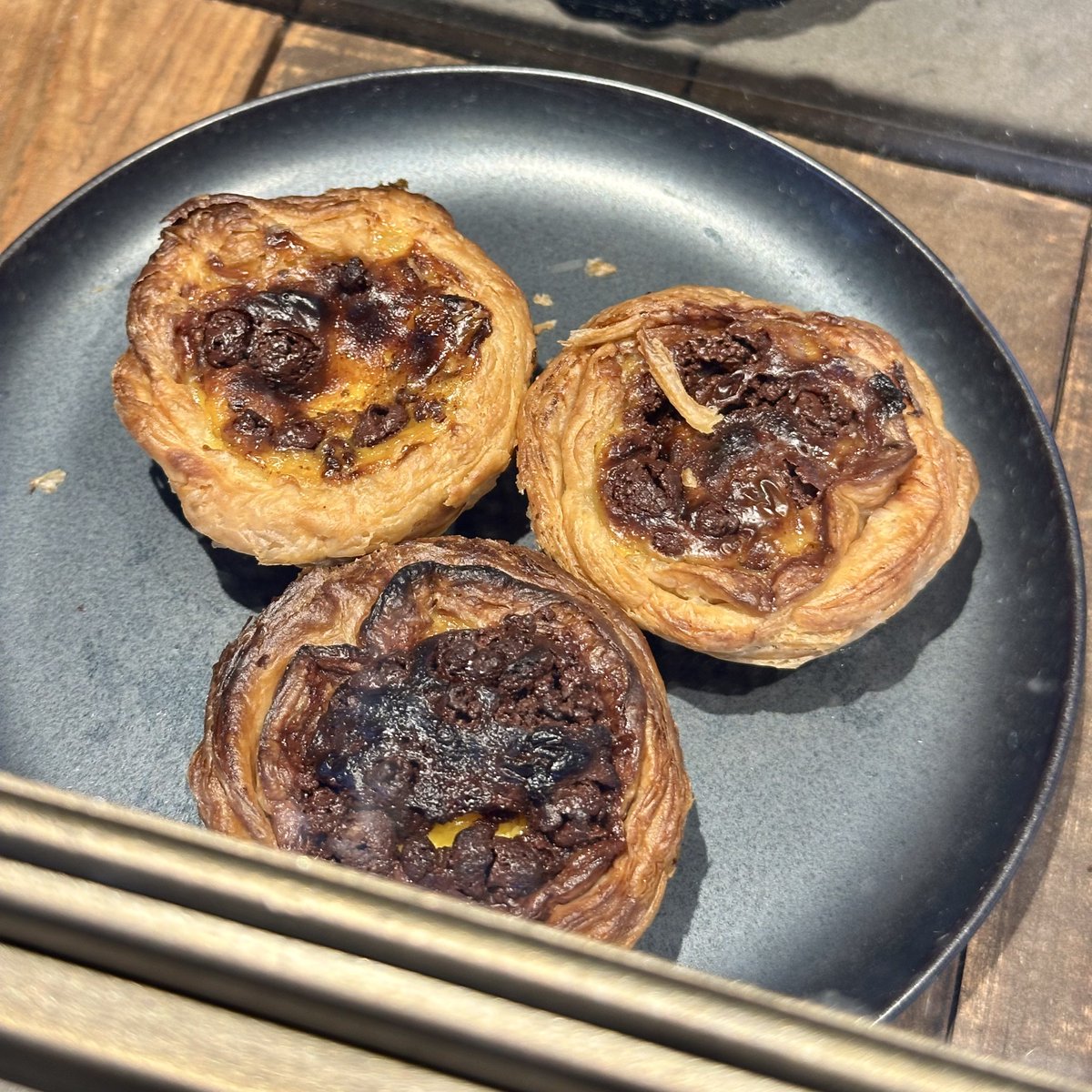 nomadcafe_'s tweet photo. 代々木公園駅、奥渋谷の人気カフェ🐻ここはスイーツがおすすめで、濃厚な抹茶テリーヌや、近くの名店ナタデクリスチアノとコラボしたエッグタルトが食べられます！コーヒーも美味しい☕️

📍 Beasty Coffee [ cafe laboratory ]
東京都渋谷区富ケ谷1-19-3
🔌カウンター席
🛜 独自（パスワードあり） https://t.co/ssHLN4ulOV