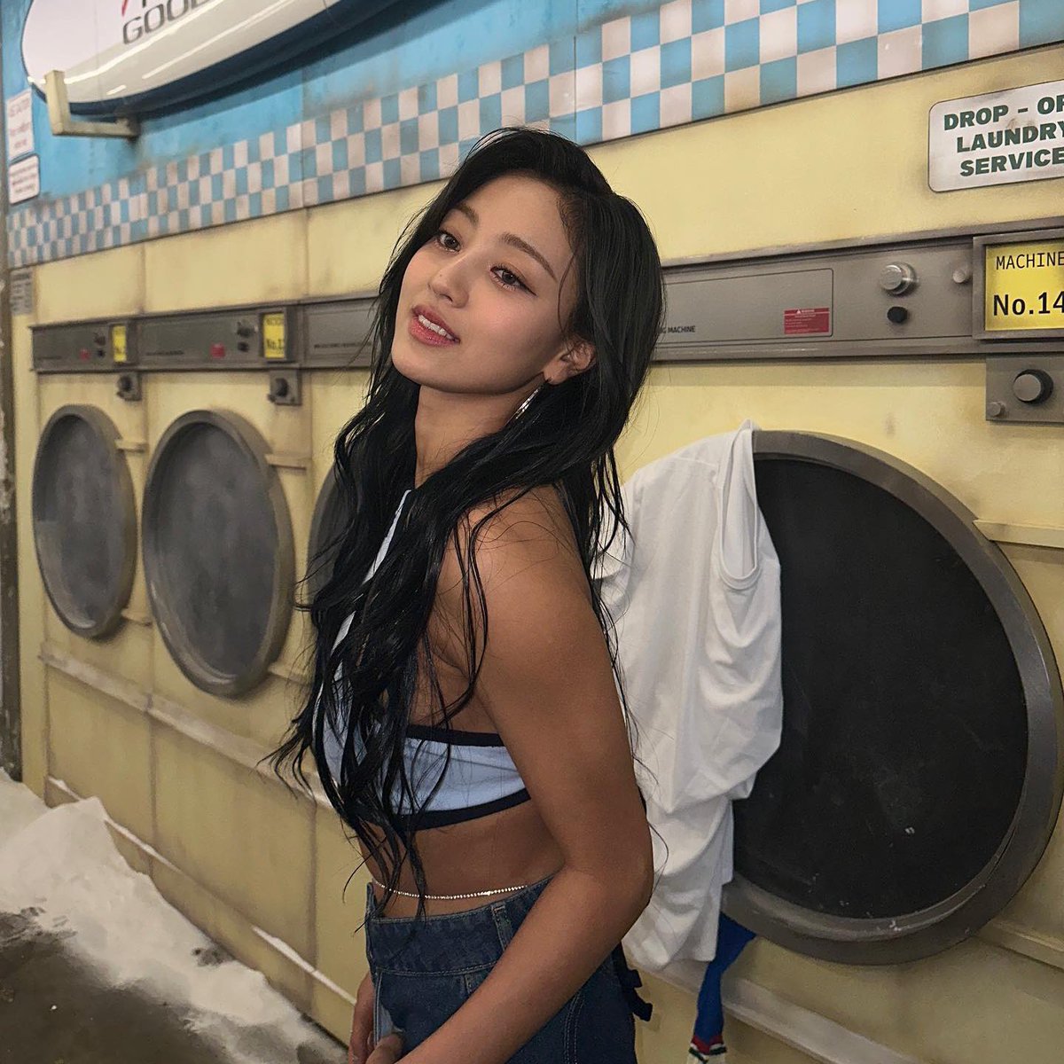 jihyosource's tweet photo. TANNED JIHYO IS COMING BACK?? https://t.co/2F4hpet7q1