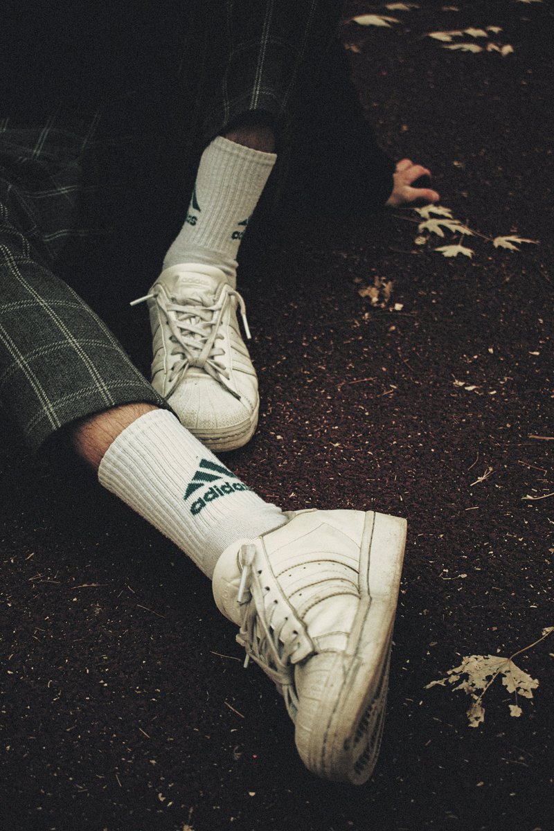 Pairing a sleek blazer with laid-back sneakers strikes the perfect balance of polished meets chill—a contrast that’s effortlessly stylish. 👟✨ #CasualCool