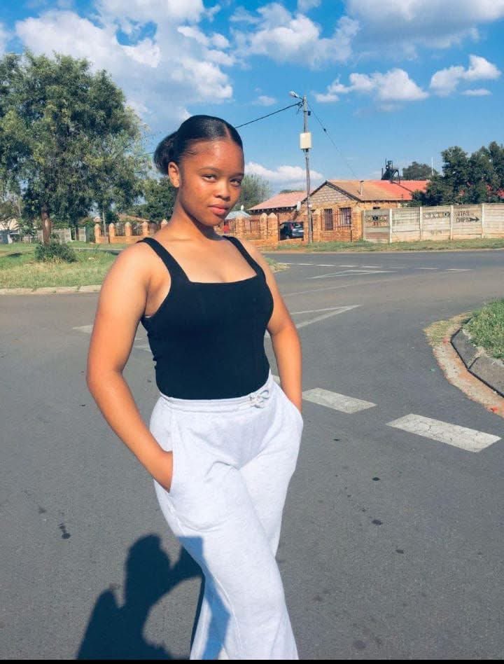MbazimaThomason's tweet photo. Help us find Zuraida Sheick,18 Years 
From: Alrapark in Nigel
Last seen: Saturday in Duduzane 
Wearing: White jersey, Black Jean with tekkies.
 
Contact numbers with information regarding her whereabouts. 

0636595321
0729104413 https://t.co/oN1iicJq02
