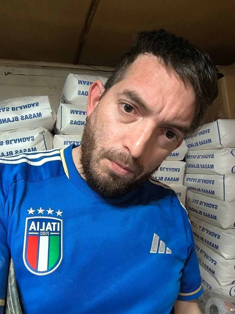 alfonsitoplayer's tweet photo. #sindicatovencido @emicoroniti trabajando desde chile de las 5 am 
Y falta aún para dormir dos horas y arrancar en mayo junta internacional vencida https://t.co/59osMeUjrM