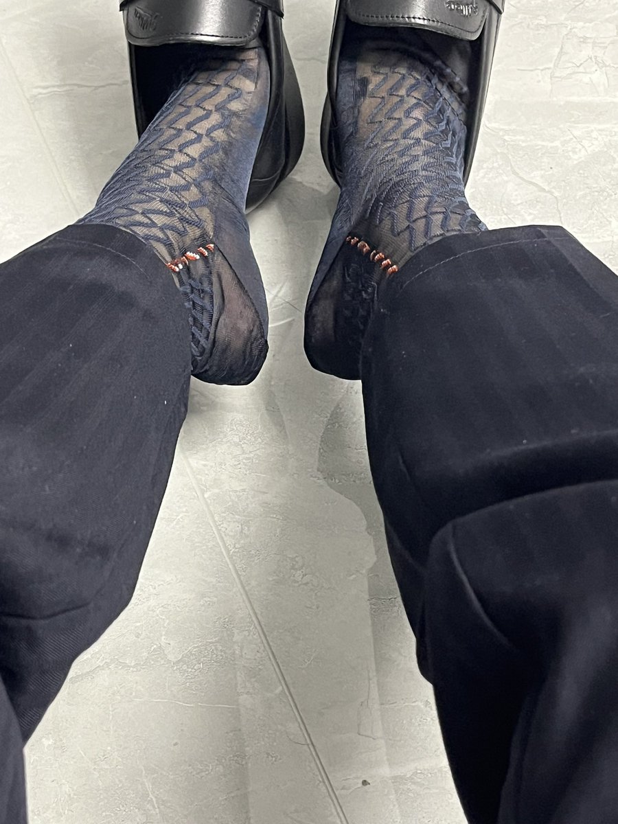 脱鞋了会不会把别人熏晕了？😄