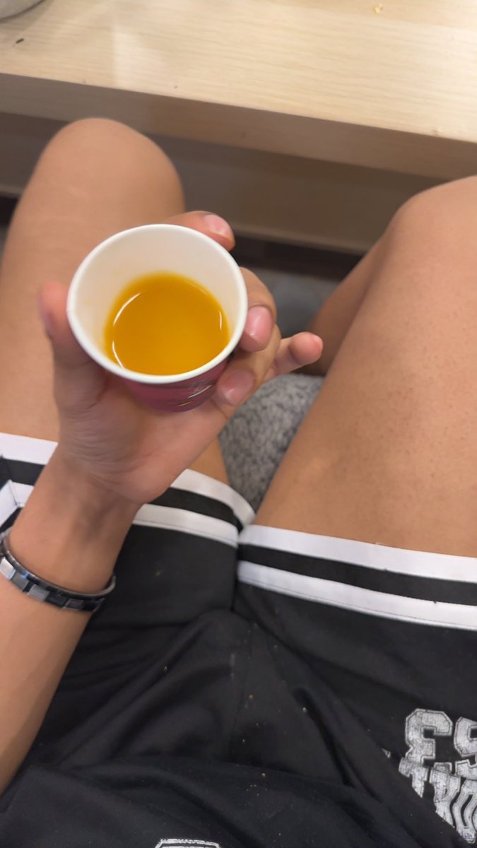 قالو لنا مافي دوام بخصوص الجو ورحت اتقهوى عند خويي 😁