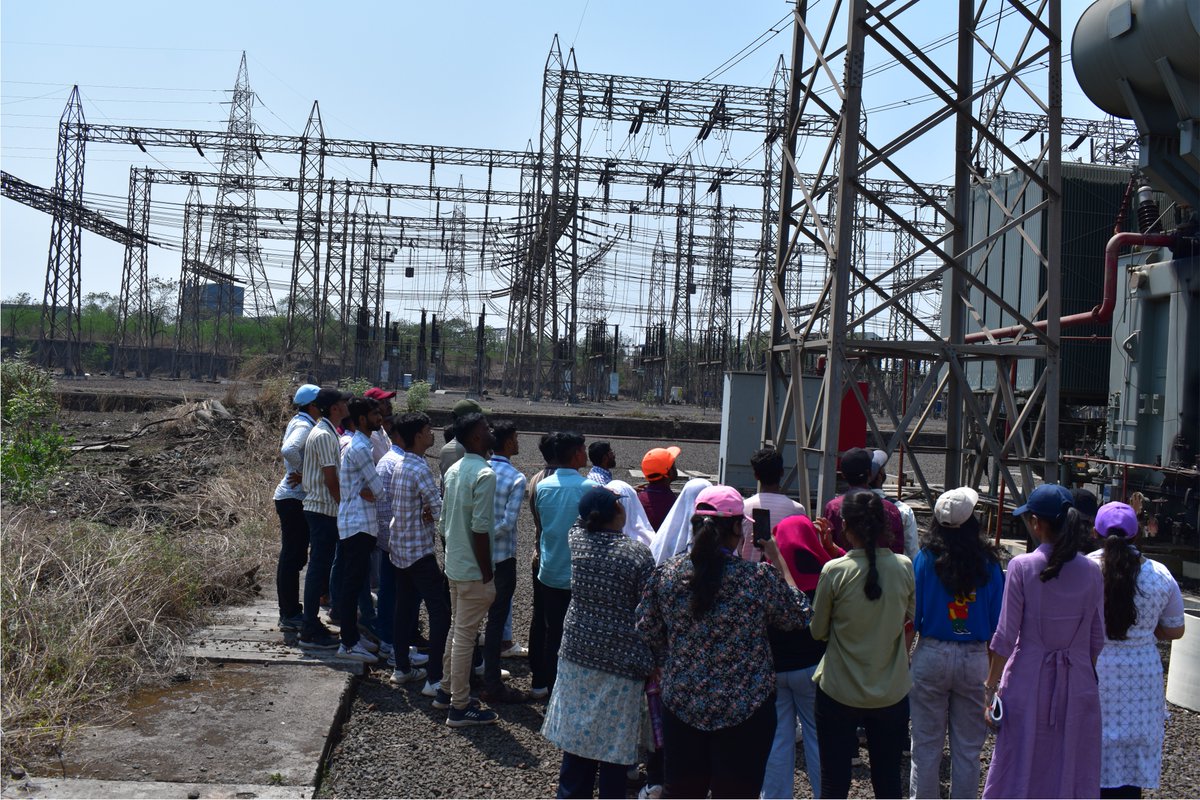 ritindia1983's tweet photo. T.Y. https://t.co/jQq9400e3h Electrical Engineering Students from RIT visited the MSETCL Training Centre for an insightful industrial visit. The students explored the control room and switchyard of the 400/220 kV substation.
#ElectricalEngineering #IndustrialVisit #MSETCL https://t.co/s5w1jGLLma