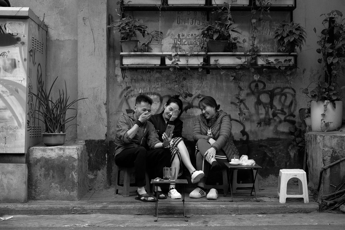 LittleBluePages's tweet photo. @FujifilmX_US @giulio_meliani Capturing daily life in Hanoi, Viet Nam… https://t.co/nzA8rjUbV3