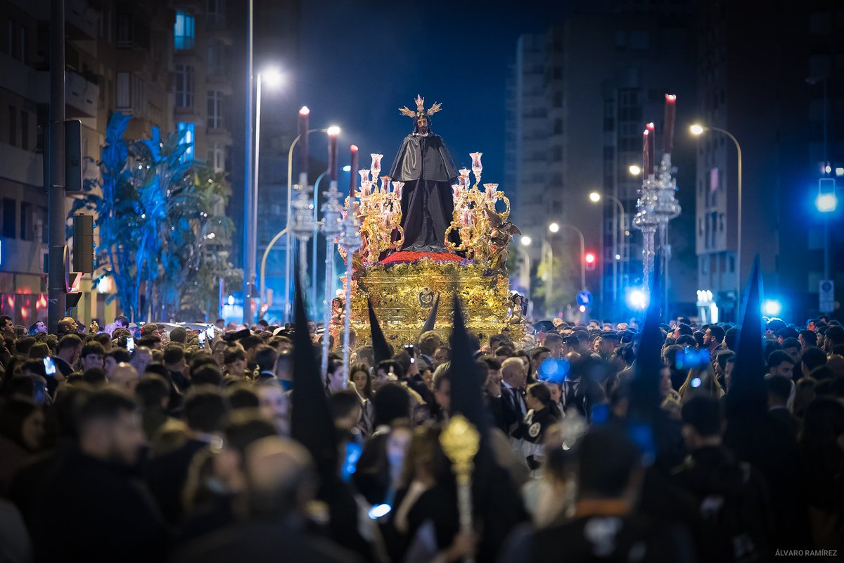 alvaroramirezdc's tweet photo. Sevilla volcada con su Cautivo de Santa Genoveva

@hdadstagenoveva 

#SemanaSanta2025 https://t.co/3xjVYIkw2m