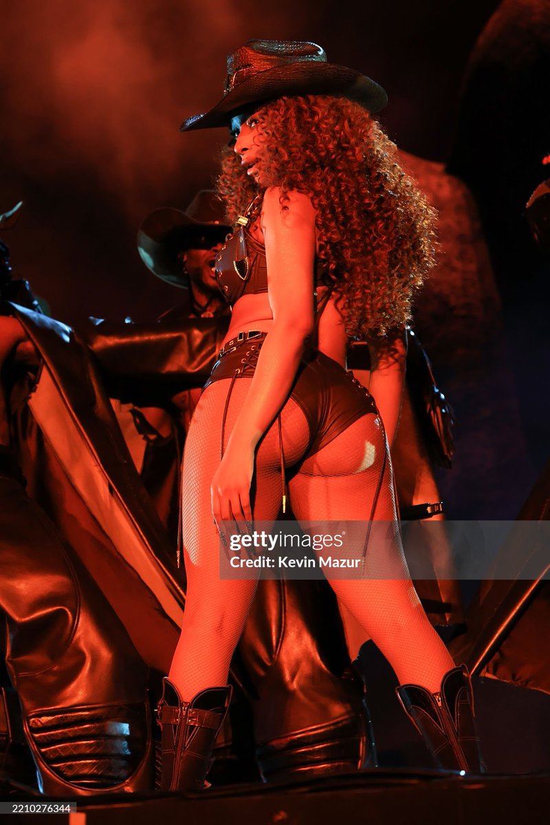 R0C_STEADY's tweet photo. DONT GOTTA EDIT CHECK THE GETTY #MEGCHELLA https://t.co/ym8FgGtHyW
