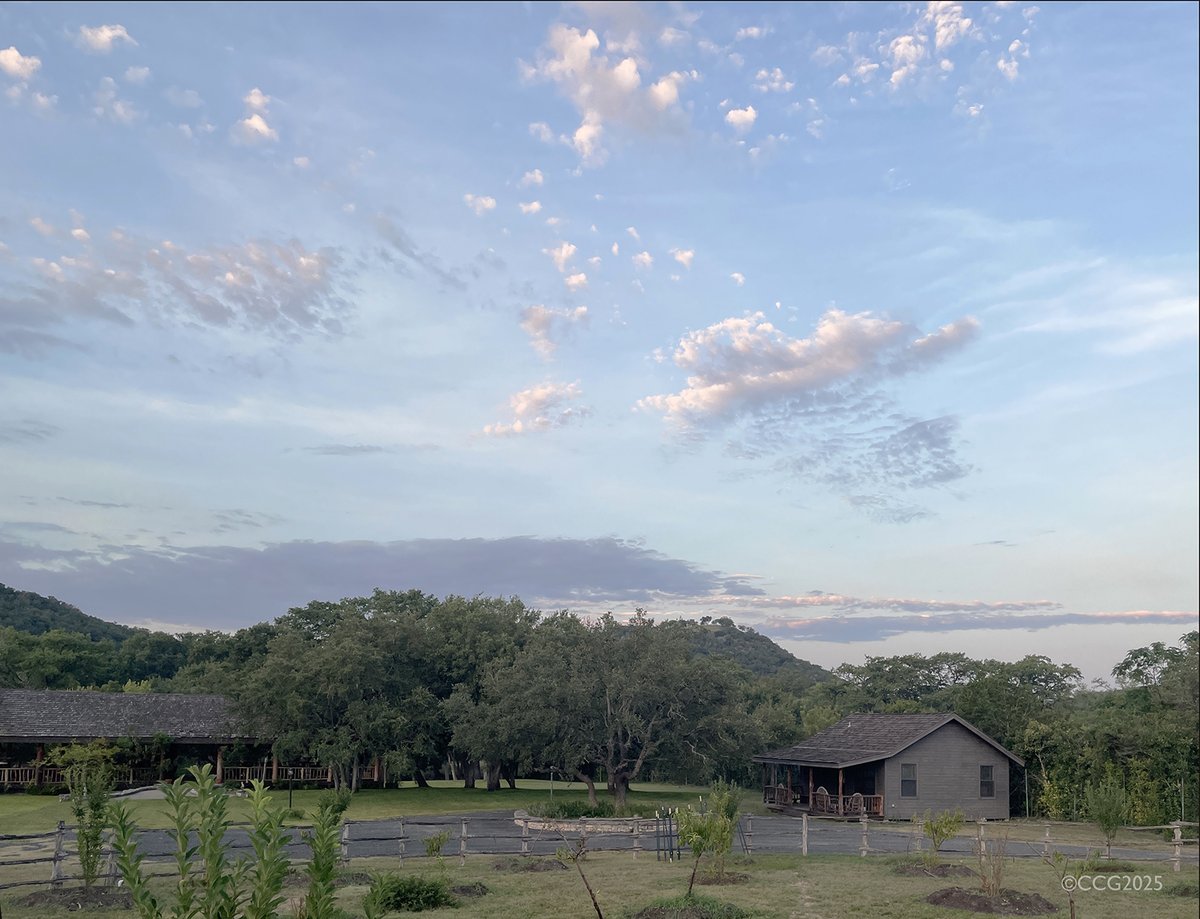 CLARKCGRAVES13's tweet photo. #PrettySkies https://t.co/j9vJrBgZf8