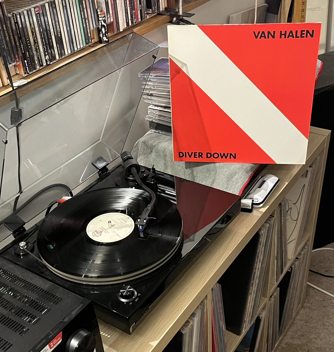 MusicManJ70's tweet photo. #albumanniversary #physicalmusic
#eveningspin #vinylcommunity
#lpcollection #vinylcollection
#lpcommunity
@VanHalen
Van Halen - Diver Down Released OTD in 1982. Sure, there are covers, but they’re great. Any album that has Little Guitars rocks! https://t.co/9PduGC5XzJ