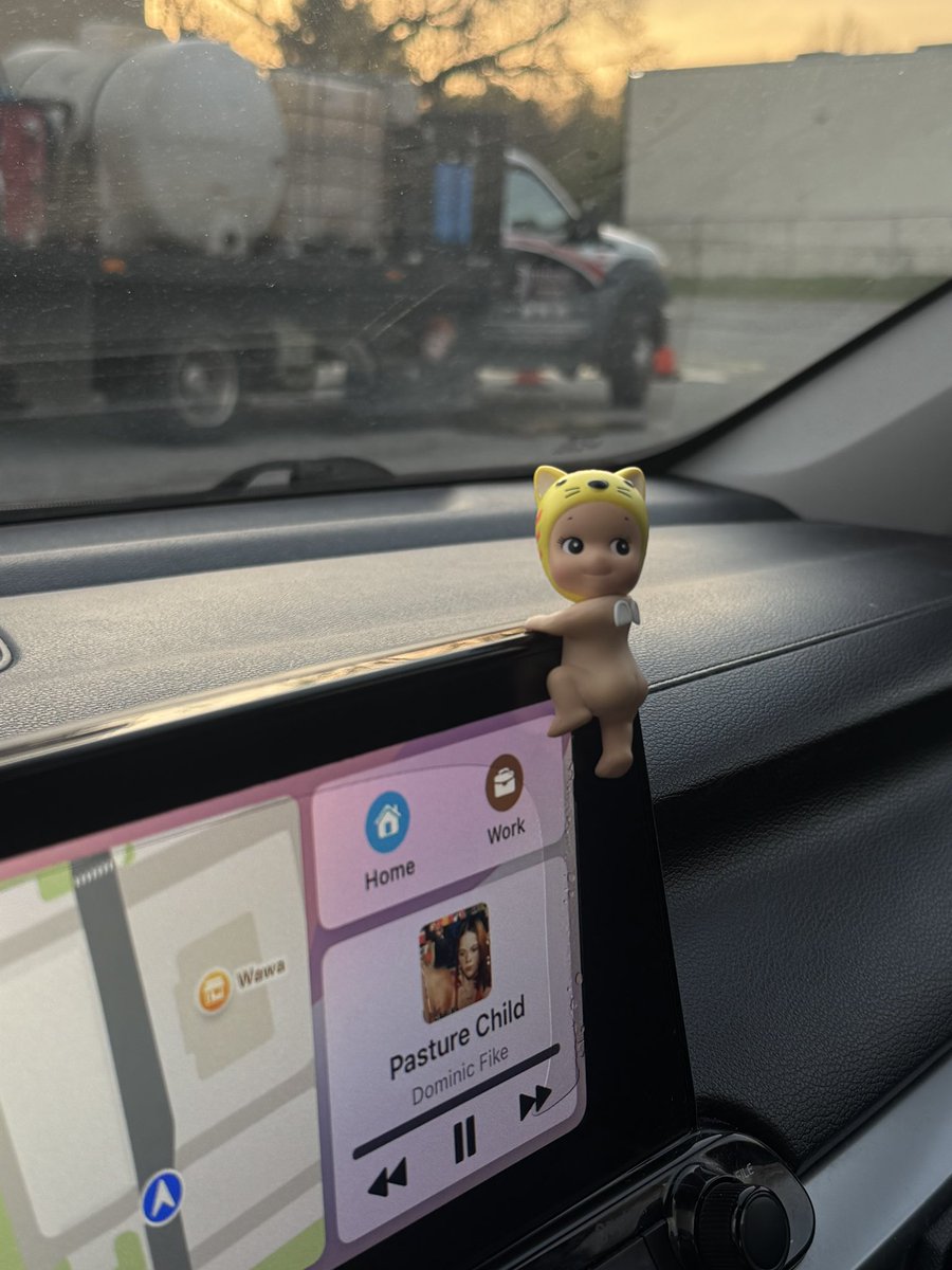 i was never really a sonny angel girl before but my roommate convinced me and look how cuuuute