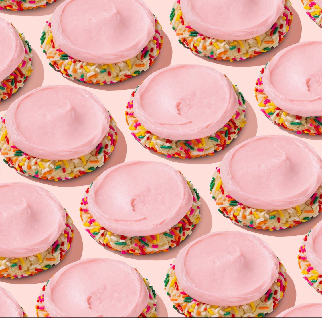 SummerPeavy's tweet photo. The Kardashain/Jenner family week at Crumbl was amazing!😋🍪👩‍🍳💖 Kylie Jenner’s pink confetti sugar cookie was THE BEST!! 🤩 💖🍪 Loved it!💖
Thank you Crumbl!! 💖💕 @crumbl @KylieJenner https://t.co/X0c2eGLrt1