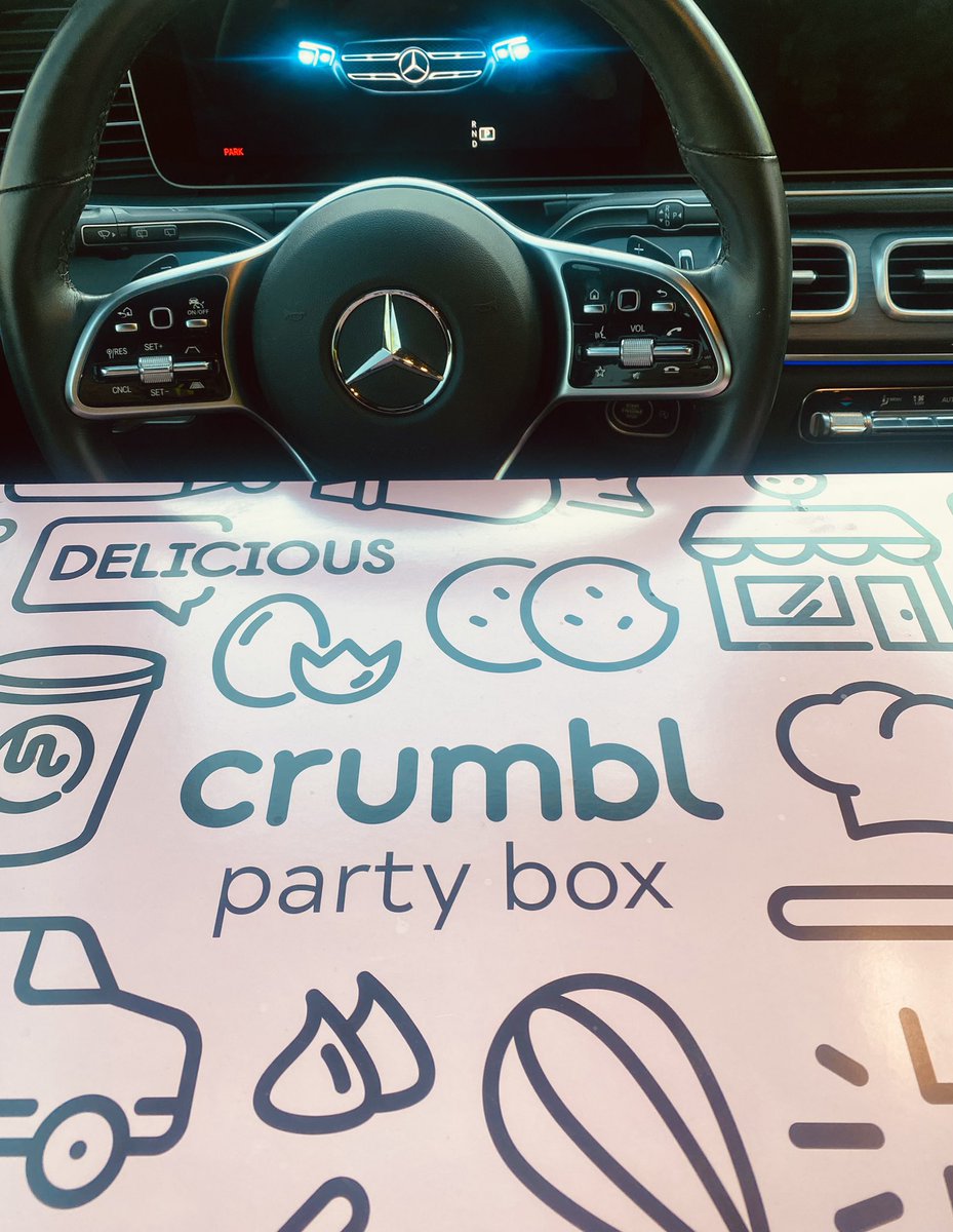 SummerPeavy's tweet photo. The Kardashain/Jenner family week at Crumbl was amazing!😋🍪👩‍🍳💖 Kylie Jenner’s pink confetti sugar cookie was THE BEST!! 🤩 💖🍪 Loved it!💖
Thank you Crumbl!! 💖💕 @crumbl @KylieJenner https://t.co/X0c2eGLrt1