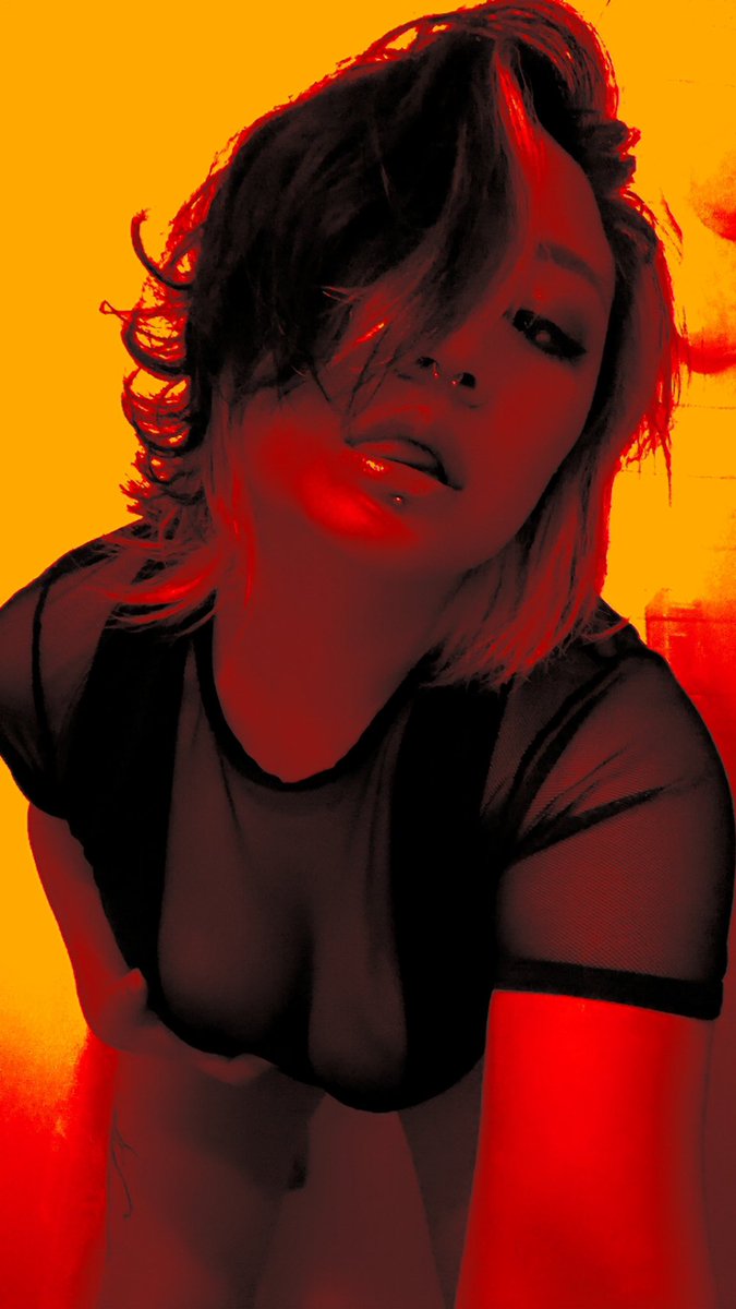 jaepegs's tweet photo. i look so good in red https://t.co/UjR2h6MnWH