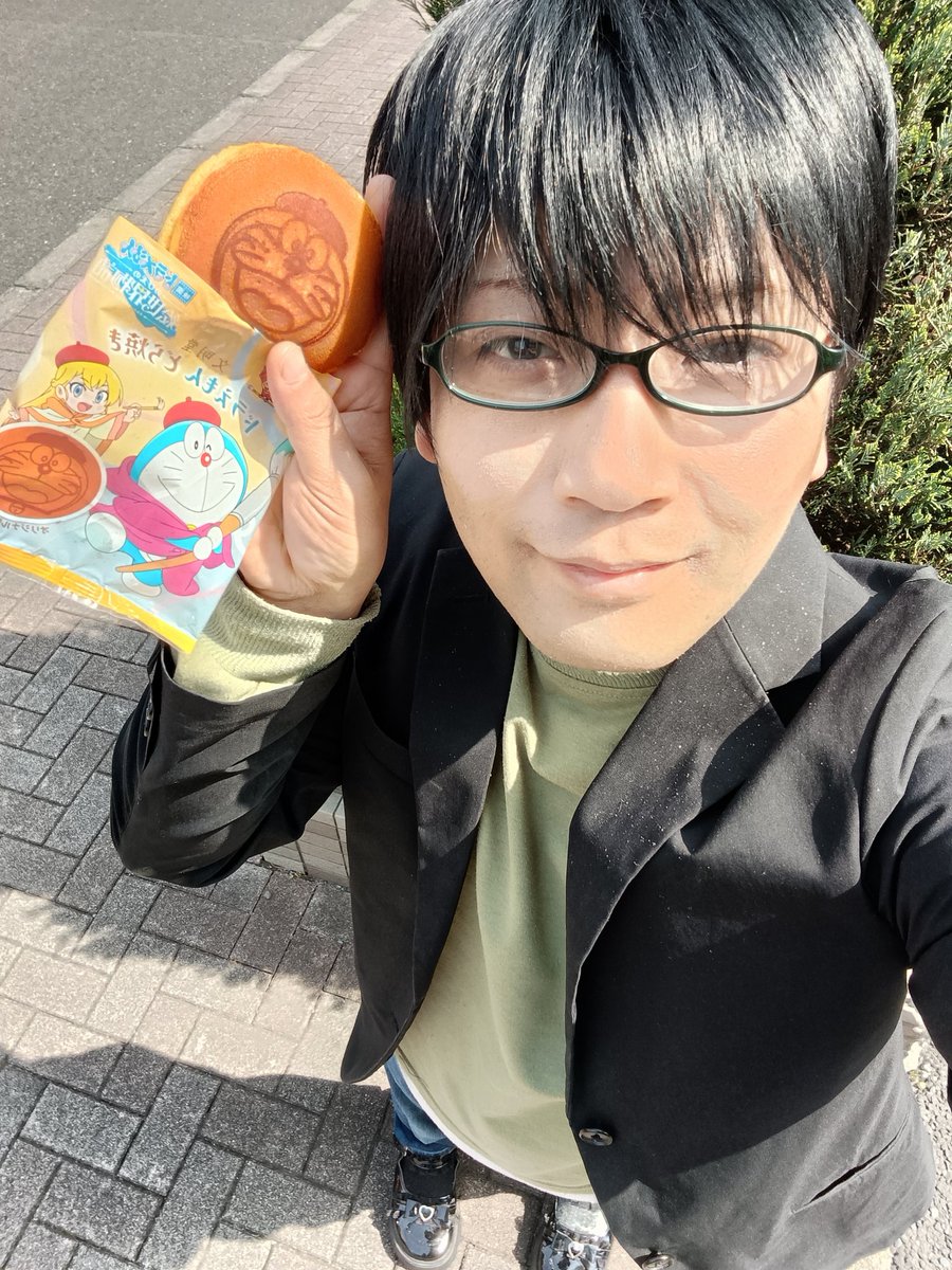 chocomintboy256's tweet photo. @mkr0089 トルコアイスは得難いんだ……！けどもどら焼きだってうまいんだ…… https://t.co/3MKVJ6uM00