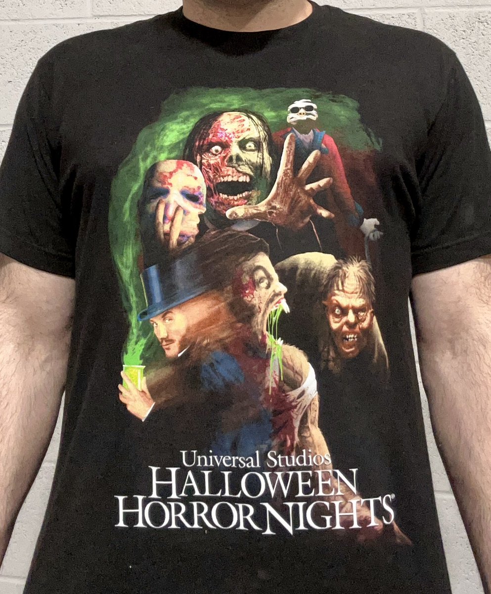 So happy it’s finally warm enough to wear short sleeves &amp; no coat today. 
Went with this one for #MonsterMonday.  Such a good house! 
#HHN #UniversalMonstersUnmasked #HHN32 #InvisibleMan #PhantomOfTheOpera #Hunchback #DrJekyllMrHyde #UniversalMonsters