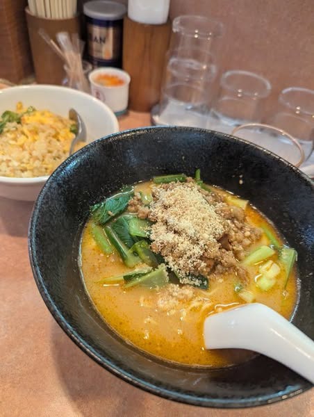 小パンダさんがnoteしてくれたワタクシの偉人伝😁

中には最後は泣けてきたなんて人もいて、小パンダさんの筆使いに脱帽してる次第です

本日も皆さんの薄い期待に応えられるよう一杯一魂で

🉐久々！川島なお美もりそば
🉐違法
🉐武士煮干
🉐🦀
🉐煮牛玉or丼

note.com/kopandamh/n/n9…