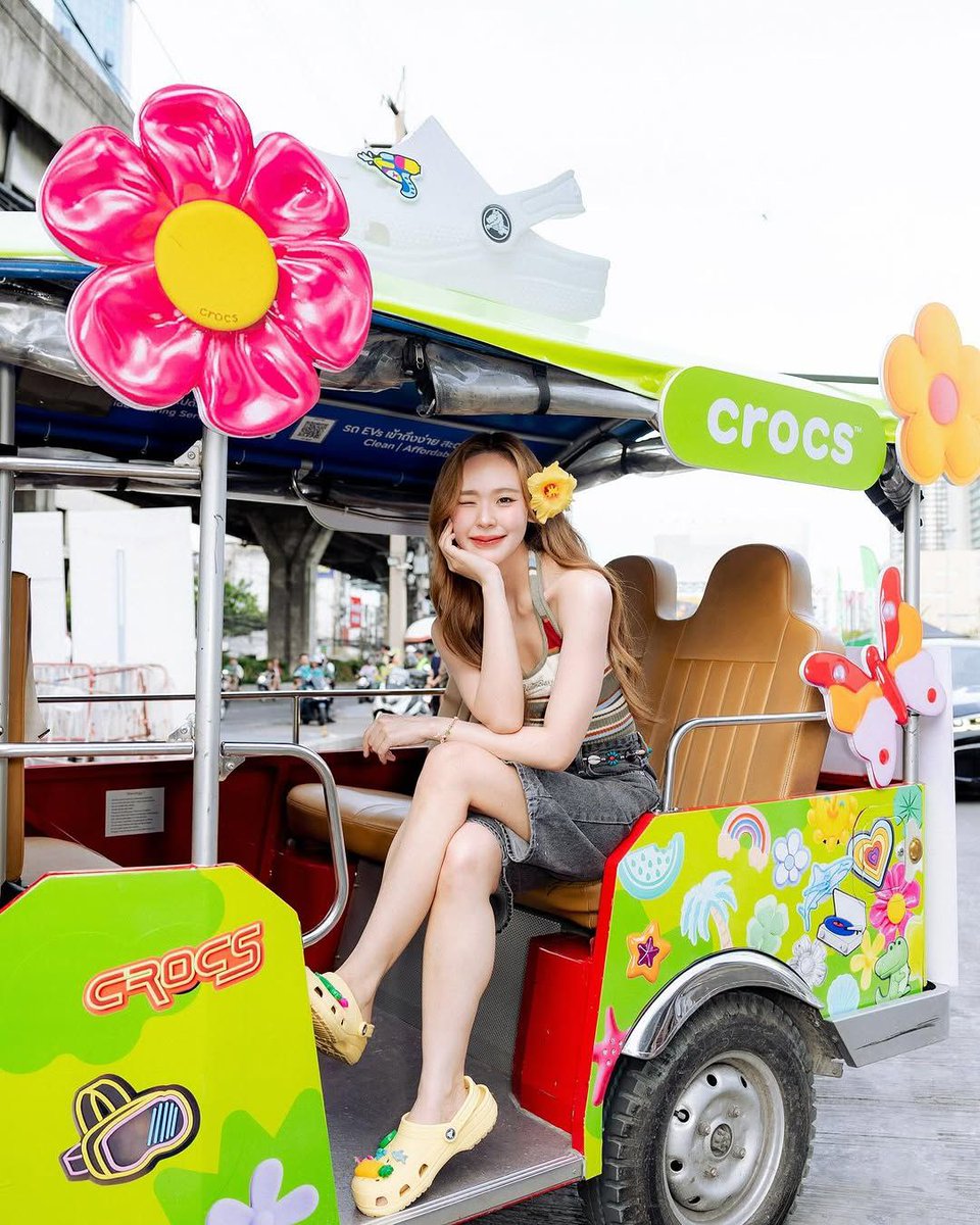 JuneMewnichBR's tweet photo. 📸 ፧ 14.04.25 ፧ Feed de June (junewanwimol19)
💛: Splash, laugh, repeat — with Crocs 💦🐊
#JuneWanwimol
#CrocsTH #CrocsSongkran2025 #SplashWithCrocs https://t.co/THNCkJfqyk
