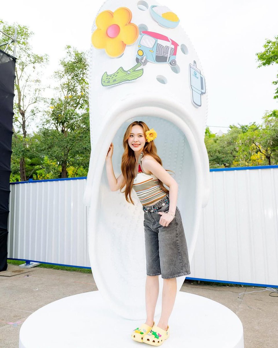 JuneMewnichBR's tweet photo. 📸 ፧ 14.04.25 ፧ Feed de June (junewanwimol19)
💛: Splash, laugh, repeat — with Crocs 💦🐊
#JuneWanwimol
#CrocsTH #CrocsSongkran2025 #SplashWithCrocs https://t.co/RMN06dCJUb
