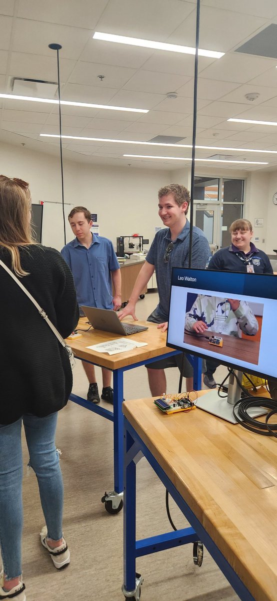 Olathe West Business tweet media