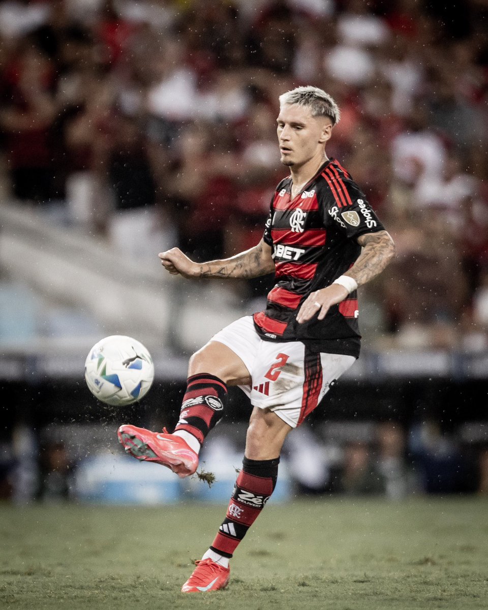 RaFla Mello (@raflamello81) on Twitter photo ✍🏻 | Flamengo está muito próximo de acertar a renovação contratual de Guillermo Varela.
A assinatura do novo vínculo, que irá até o fim de 2027, é questão de tempo.
🗞️: <a href="/venecasagrande/">Venê Casagrande</a>
📸: Equipe RaFla Mello | <a href="/click__mj/">Matheus Sanches | ClickMJ</a> ✍🏻 | Flamengo está muito próximo de acertar a renovação contratual de Guillermo Varela.
A assinatura do novo vínculo, que irá até o fim de 2027, é questão de tempo.
🗞️: <a href="/venecasagrande/">Venê Casagrande</a>
📸: Equipe RaFla Mello | <a href="/click__mj/">Matheus Sanches | ClickMJ</a>