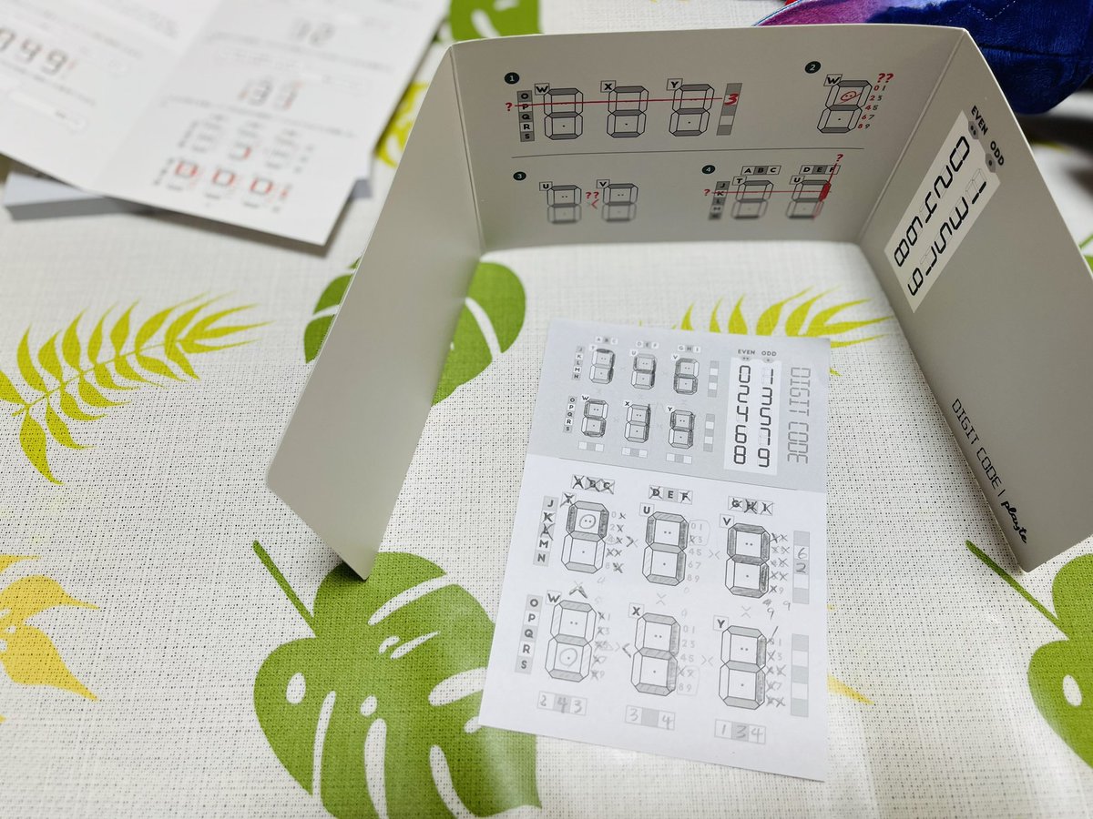 zizen_boardgame's tweet photo. 弟と『DIGITCODE』をプレイ!
7セグメントを利用して相手の6つの数字を推理するゲーム
列で埋まっている数、偶数奇数、大小関係等の情報を質問していき先に当てた方が勝ち🏅
初めは全然分からないが一つの情報で一気に推理が進む爽快感が味わえる!
クセになる楽しさがありますね😏
#DIGITCODE https://t.co/pzQ4jRSH29