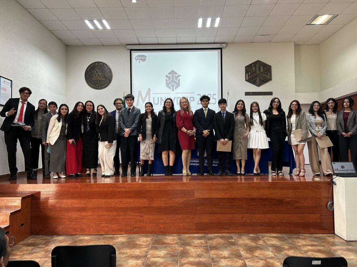 UNIVDEP's tweet photo. MUNIVDEP 2025 concluyó con éxito en el Auditorio de nuestro plantel, donde se entregaron reconocimientos a las y los estudiantes que participaron con gran compromiso y liderazgo. 👏🏻

¡Felicidades a todos! 👏🏻

#ComunidadUNIVDEP #MUNIVDEP2025 https://t.co/ywbbG2KHSj