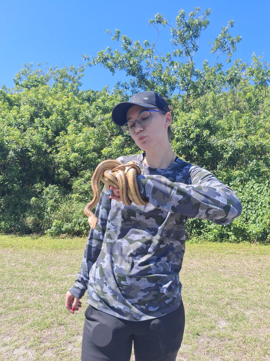 AlligatorRobb's tweet image. Best intern on the planet