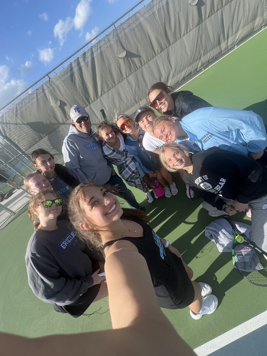 LSBTennis1's tweet photo. Congratulations to the girls reserve team on defeating LNE 9-0. https://t.co/1jlcF8tJrY