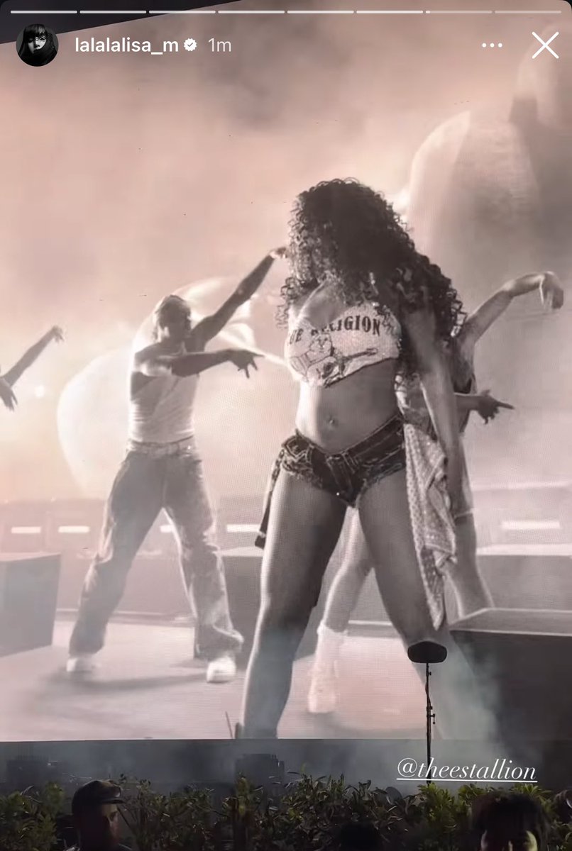 Lisa went to see Lady Gaga and Megan Thee Stallion on their Coachella sets 🥰🥰

THAICONIC LISA COACHELLA 
#LISACHELLA