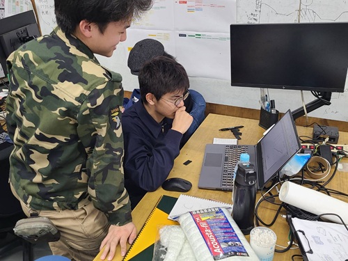 tdufsae's tweet photo. ものづくりは試行錯誤の連続 !
学部1年 ”附柴” の「試行錯誤」
ぜひご覧ください！
↓リンクはこちら↓
https://t.co/tMEWAETOF5
#TDU
#自動車部
#エコラン
#日記 https://t.co/v10LLJlDEC