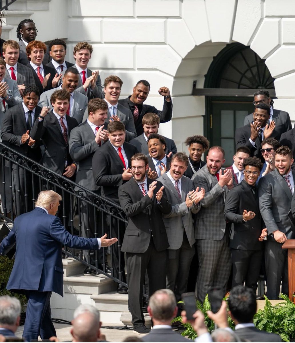 BrandonLRodgers's tweet image. #AlwaysBelieve#WhiteHouse#NattyWorkBlessed#GoBuckeyes🏈🔥❤️💍💍💍💍
