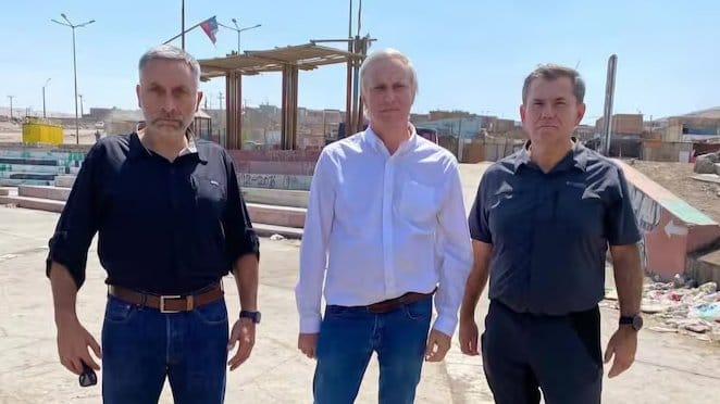 Romanita_Honey's tweet photo. La llegada de los Generales Cristian Vidal y Enrique Basaletti al equipo de REPUBLICANOS es una muy buena noticia para los chilenos y pésima para la delincuencia organizada ! 

🇨🇱🇨🇱🇨🇱 https://t.co/omfAOYyncp
