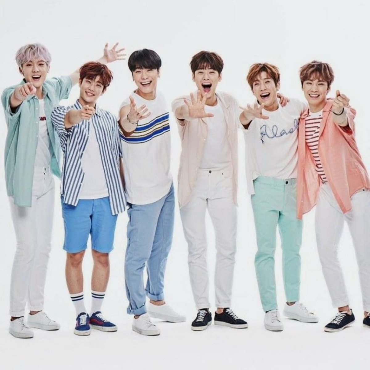Lizzy_Cordero's tweet photo. Que felicidad 😭 Aroha es muy feliz en estos momentos 💜 

#ASTRO
#Stargraphy
#astroad
#아스트로드
#아로하
#LATAM
#MEXICO
@offclASTRO
#MJ
#JINJIN
#CHAEUNWOO
#MOONBIN
#ROCKY
#YOONSANHA https://t.co/xnSL4K8HNr