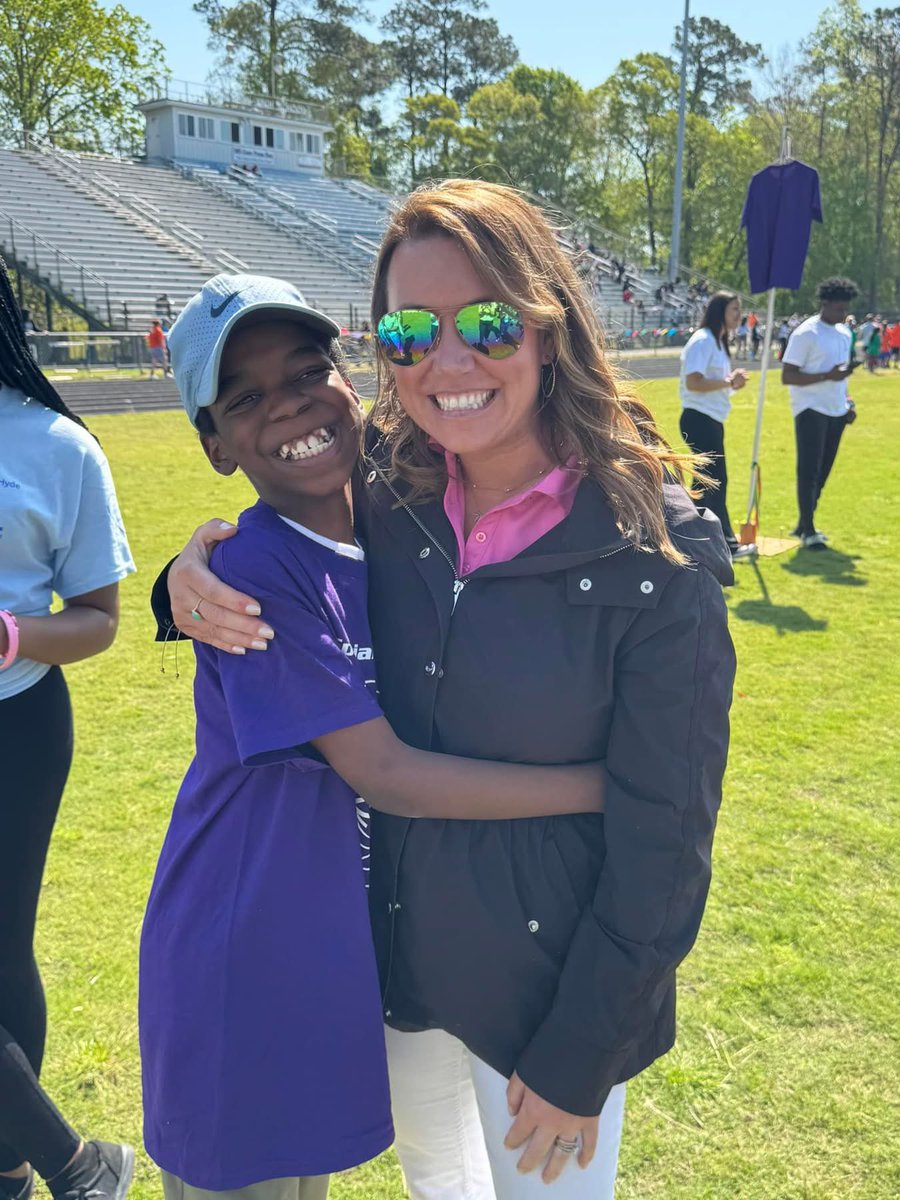 ChocowinityMS's tweet photo. Our students had a great time and loved competing at the Beaufort/Hyde Special Olympics today at Washington High School! Special thanks to our student buddies💙❤️💚🖤 https://t.co/0i4HcNIQFu