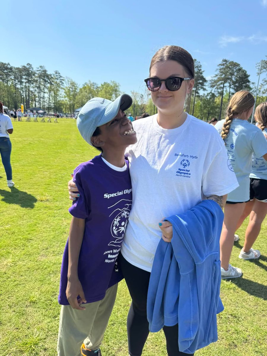 ChocowinityMS's tweet photo. Our students had a great time and loved competing at the Beaufort/Hyde Special Olympics today at Washington High School! Special thanks to our student buddies💙❤️💚🖤 https://t.co/0i4HcNIQFu