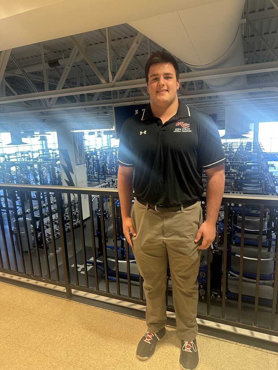 henryreag75's tweet photo. Thank you @MarcBacote for letting me come down and see all the facilities @AF_Football I had a great time with the help of @WillsLakota showing me everything.
@Coach_Nguyen 
@NewCanaanFB https://t.co/sEb9DFX9SO