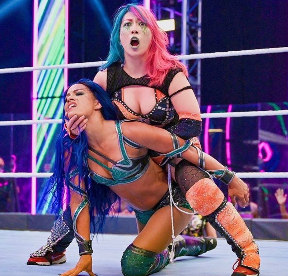 Myself and <a href="/ItsThaLegitBoss/">Makin' Mone' 💵. |Not @MercedesVarnado.|</a> had such a fun time in my hotel room like this again. 😋