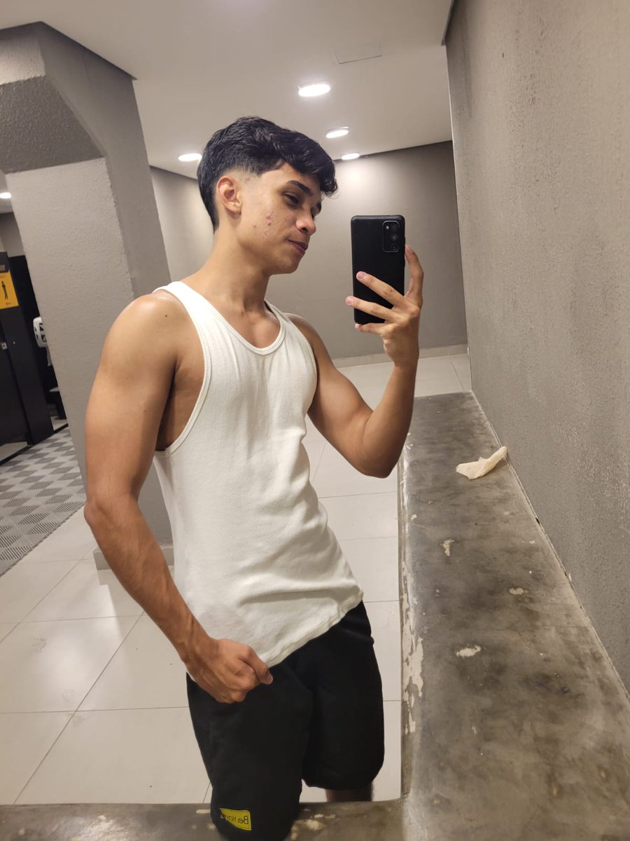 little levis tweet media