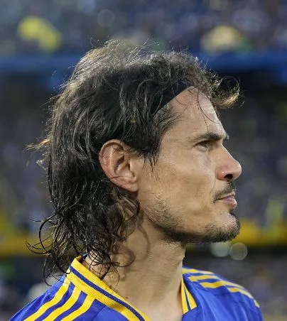 la12tuittera's tweet photo. 🇺🇾Edinson #Cavani en @Continental590: 

"Me parece que es un BUEN MOMENTO de #Boca, más allá de algún tropezón que hemos tenido, mostramos más solidez como grupo, como equipo, son buenas señales. Después hay que ver, no toda derrota, no todo tropezor siempre es porque se esté pasando por mal momento, son partidos.

Cuando uno entiende al fútbol como hay que verlo, puede pasar que toque un mal partido, un rival que se cerró, que trabajó bien tácticamente, que te superó en algún aspecto del partido, y eso no pasa por tener un mal momento, sino porque fue un partido difícil.

Desde que estoy en #Boca, se está pasando por un buen momento, ahora hay que seguir".