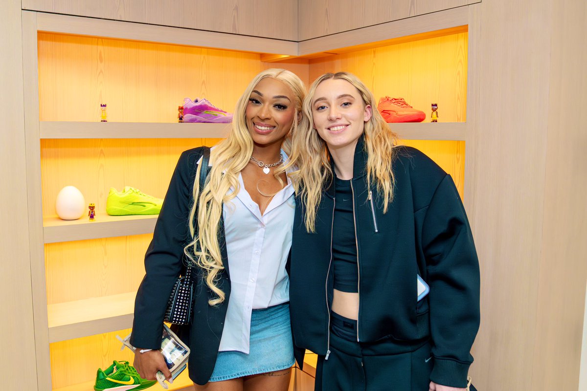 DijonaiVictoria's tweet image. SAYYY GO WINGSSS @paigebueckers1 🤭💙💚