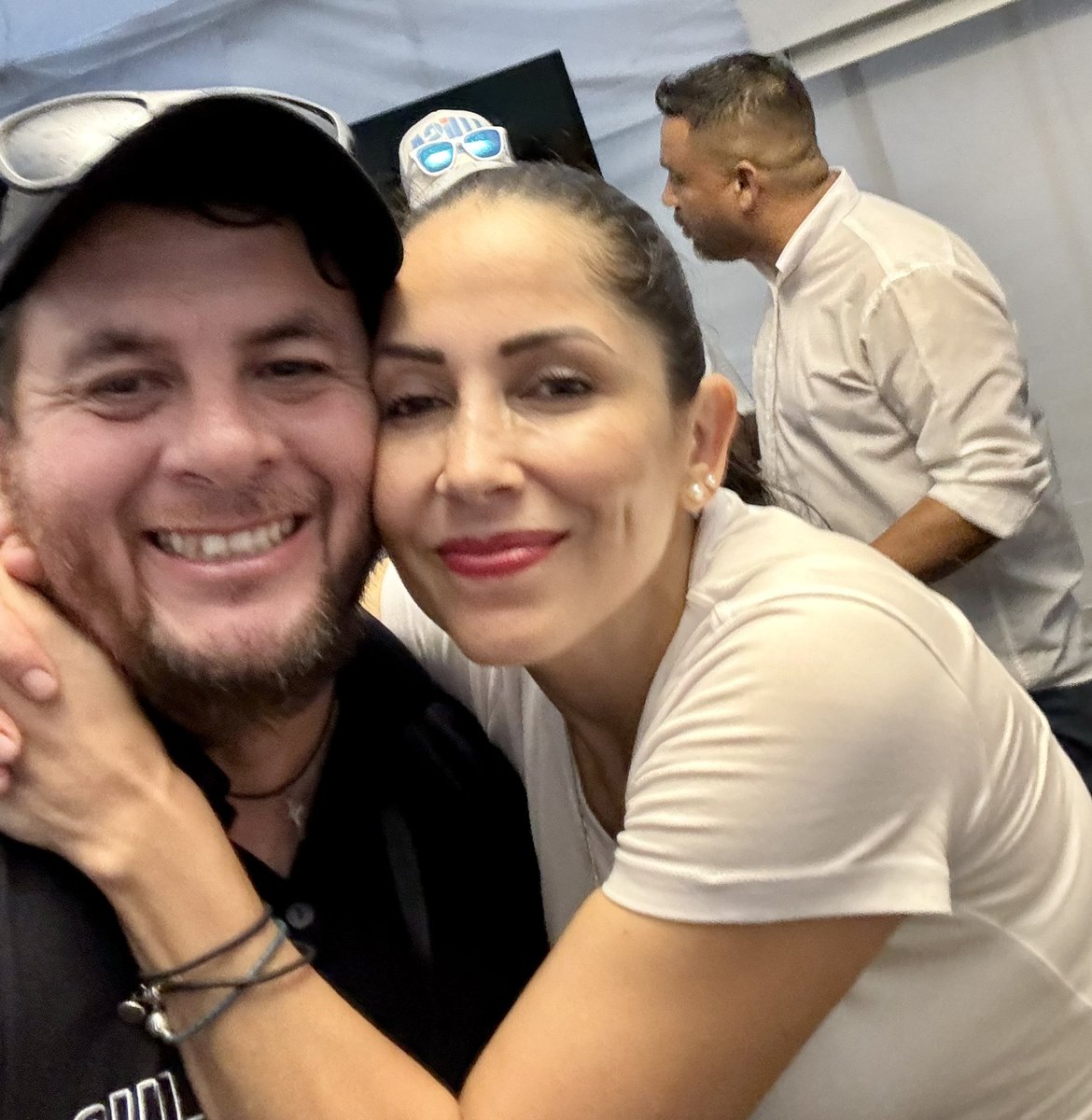sucomendoza's tweet photo. Querida Jefa; fue un placer haber caminado a su lado en esta campaña, fui testigo que dio todo, sin descanso y recogiendo las necesidades de los ecuatorianos, por querer darnos un mejor país.

Que Dios la bendiga siempre; aquí seguimos y con la frente en alto @LuisaGonzalezEc 🩵 https://t.co/pIXoOCa9k1