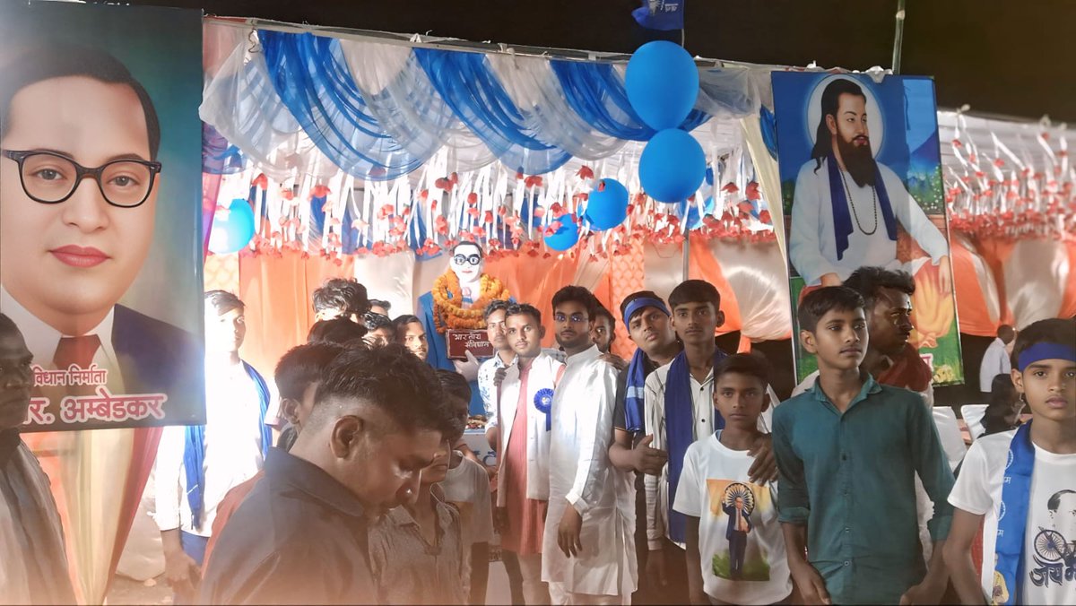 SanchdevVe64256's tweet photo. बाबा साहब डॉ भीमराव अम्बेडकर जी की जयंती पर अपने ग्राम सभा गुरेहथा में

। जाग जइता ए बहुजन ।

ओ कह रहा है कि नफरतों से जो दिल है टुटे मैं जोड़ दुंगा 
ओ कह रहा है हर एक दरिया हर एक तुफा को मोड़ दुंगा

सुनो सितमगर न समझो डरकर मै अपने लोगों को छोड़ दुंगा।सितम की गर्दन मरोड़ दुंगा https://t.co/2IzxwnDqel