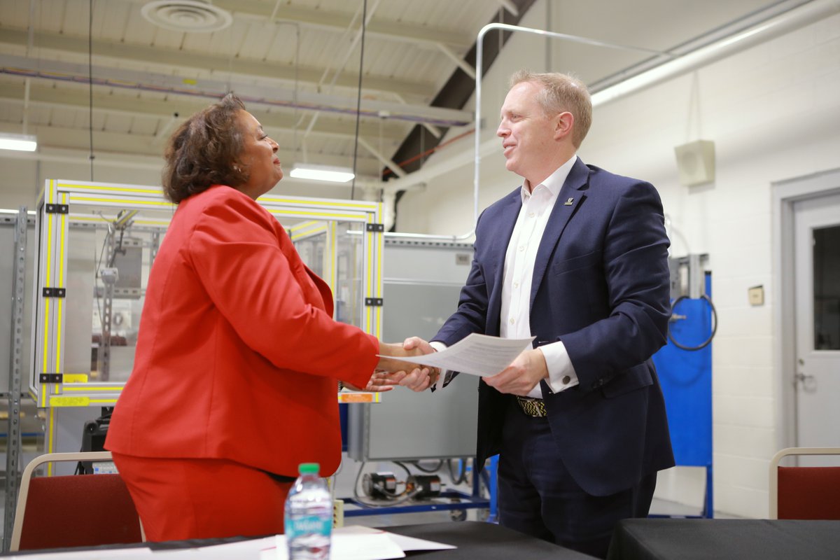 Matt Schroeder (@utpresident) on Twitter photo We have the power to do more by working together. I am proud to renew Rocket Express and look forward to building on our partnership with <a href="/OwensCC/">Owens Community College</a> for even more ways to collaborate and positively impact our community. We have the power to do more by working together. I am proud to renew Rocket Express and look forward to building on our partnership with <a href="/OwensCC/">Owens Community College</a> for even more ways to collaborate and positively impact our community.