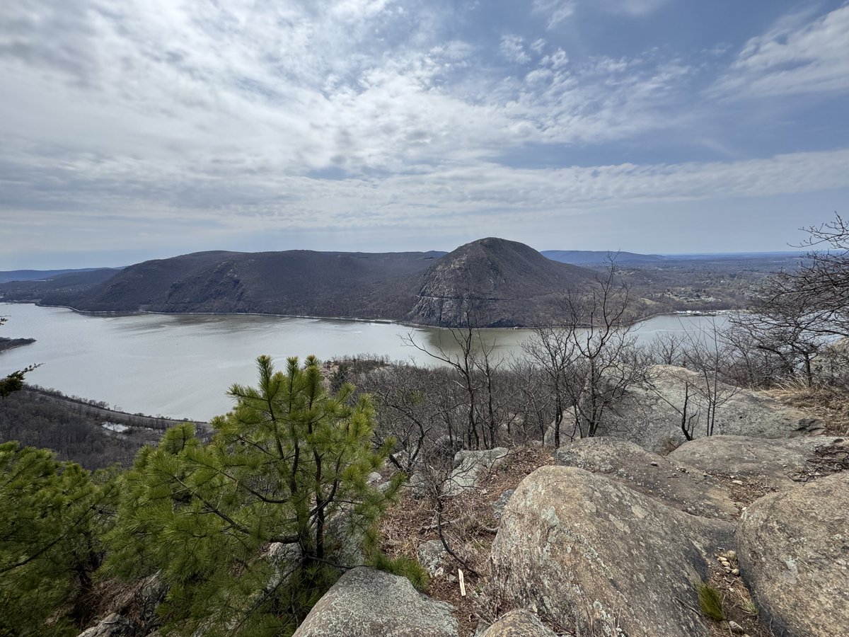 Breakneck Hike today! Glad I got it in before part of the trail closes in a week for 2 years to get ready for the Fjord Trail connection. Beautiful views and challenging rock scrambles! @ExploretheHV #ExploreHudsonValley <a href="/Pamelaann007/">Pamelaann007</a>