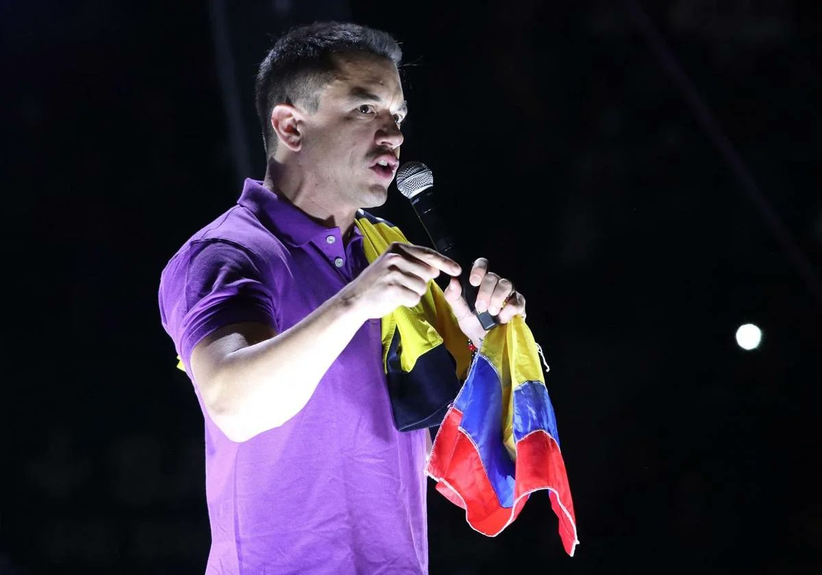 Pijamasurf's tweet photo. ¿Cambio generacional o más de lo mismo con rostro joven?
Daniel Noboa se convierte, por segunda vez, en presidente de Ecuador.
📊 Entérate de los detalles aquí 🗺️
 https://t.co/jRLtcjIXJe https://t.co/NW9Wz7TPq2