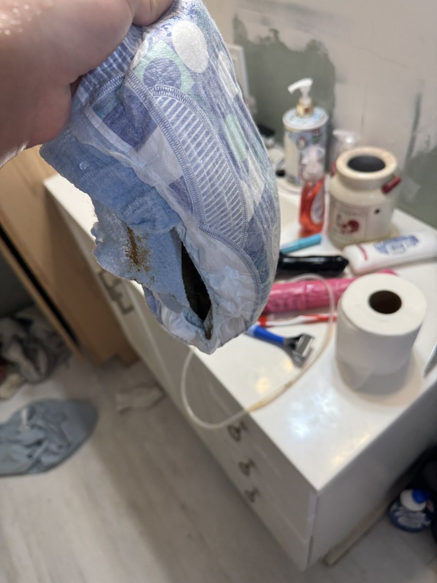 diaperfur's tweet photo. Dispite the way it felt I had a pretty good mess today https://t.co/Rlhy0Fl8AO