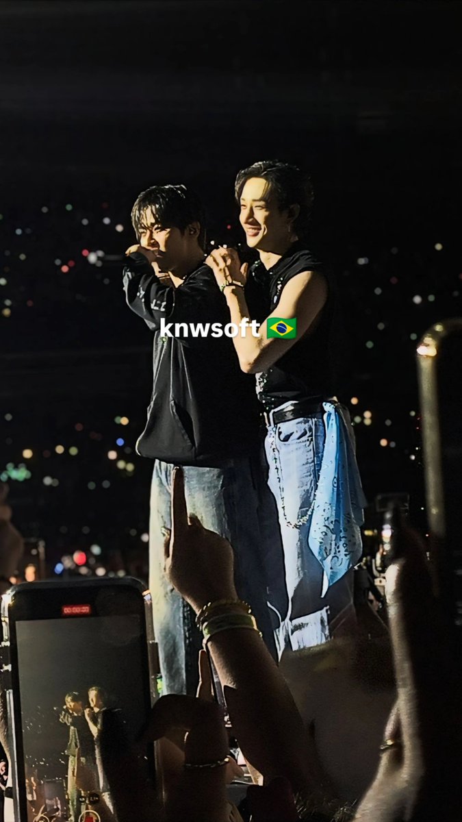 prx andy ୨ৎ viu o skz tweet media