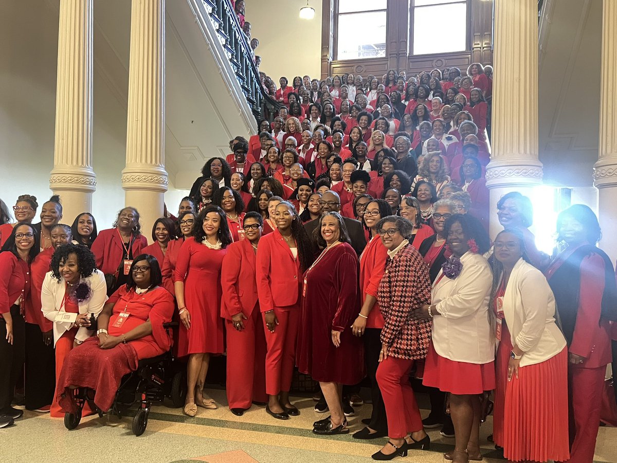 RepLSimmons's tweet image. A powerful day at the Capitol, surrounded by brilliance, legacy, and purpose. Honored to stand with my Sorors as we continue to advocate, uplift, and lead. 

#RedAndWhiteDay #DeltaSigmaTheta #SisterhoodInAction #TexasCapitol
