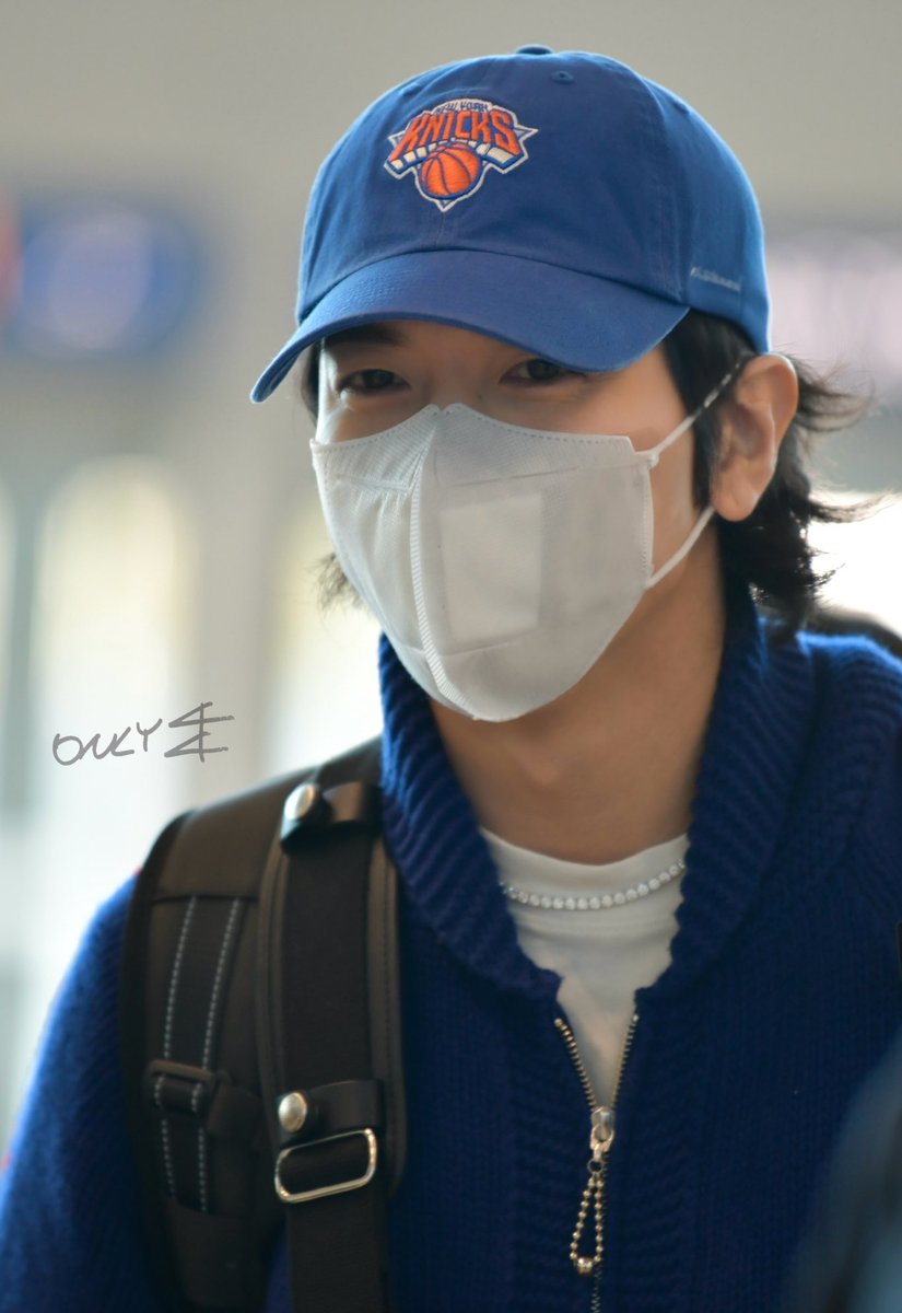 nzheffect's tweet photo. Yonghwa, safe flight 🥹💙!!!!!!!
Take care okieeeeee my sayang ♡ 

It’s gonna be long, long flight. That NYC sweater tho, you’d must be super excited too 😚🫶 https://t.co/S39rXMN0ZR